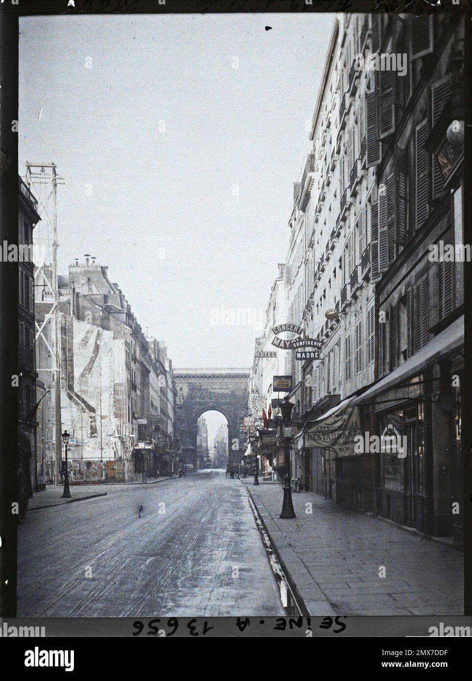 Paris (XE arr.), rue du Faubourg Saint-Denis e la Porte Saint-Denis , Foto Stock