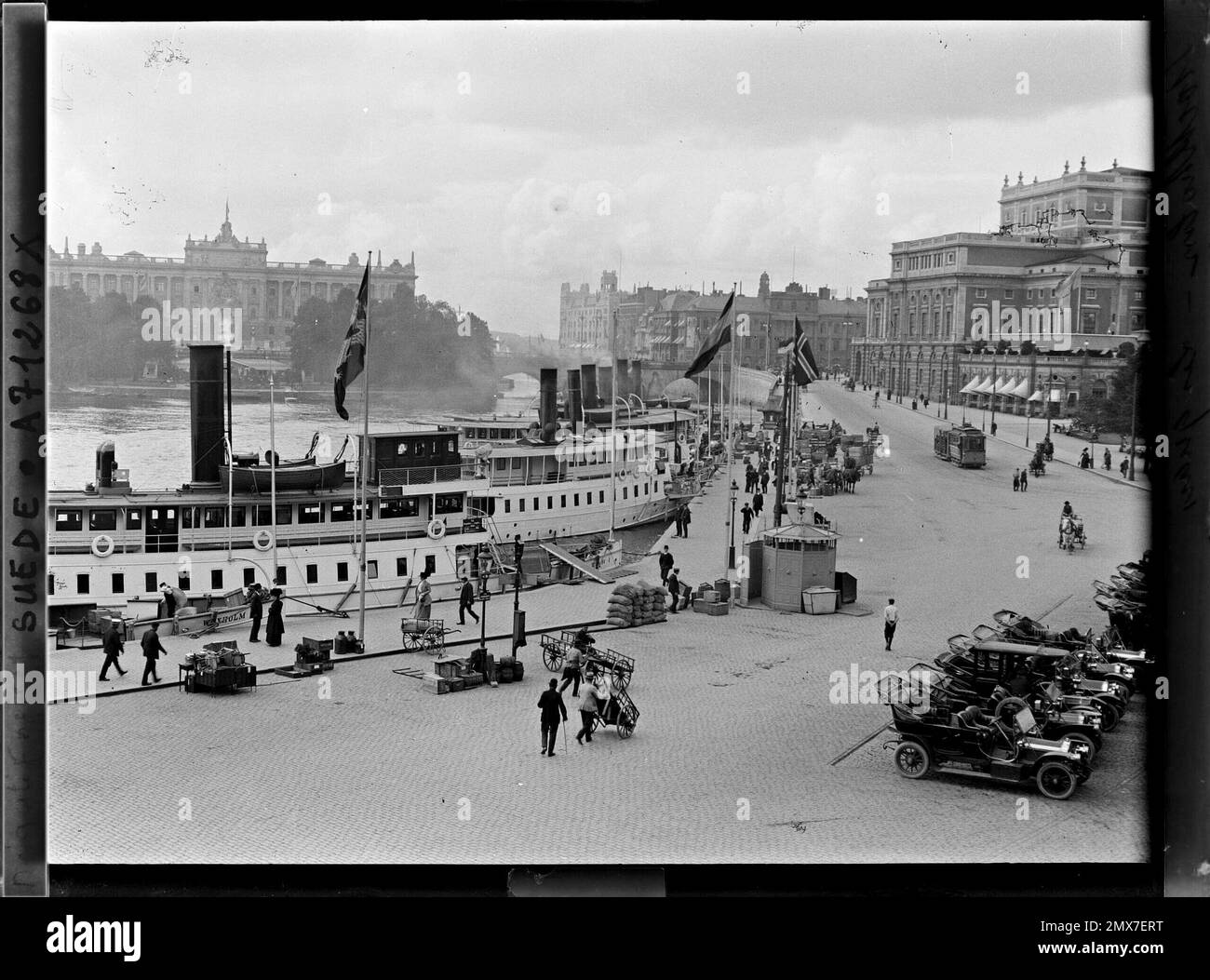 Stoccolma, Svezia barche a vapore ormeggiate al porto di Blasieholmen, viste dal pavimento di un edificio, 1910 - viaggio di Albert Kahn e Auguste Léon in Scandinavia - (9 agosto - 14 settembre) Foto Stock