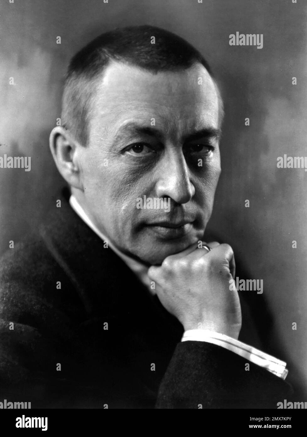 Sergei Rachmaninoff. Ritratto del compositore e pianista russo-americano Sergei Vasilyevich Rachmaninoff (1873-1943), 1921 Foto Stock