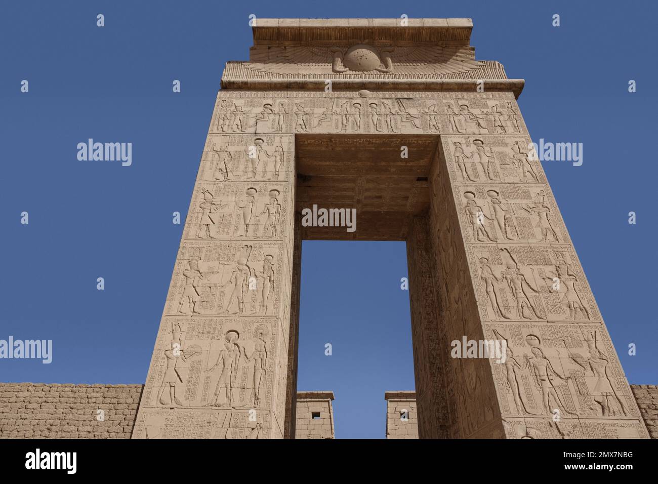 Porta Tolomeo III Euergettes, Tempio di Karnak, Luxor, Egitto Foto Stock