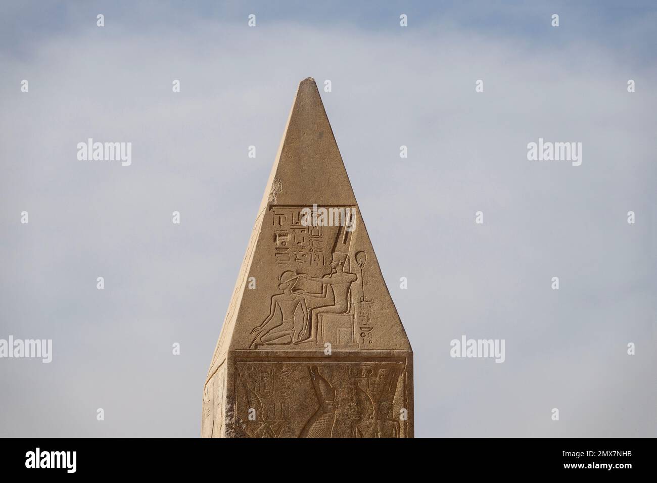 Obelisco del tempio di Hatshepsut piramidion Karnak, Luxor, Egitto Foto Stock