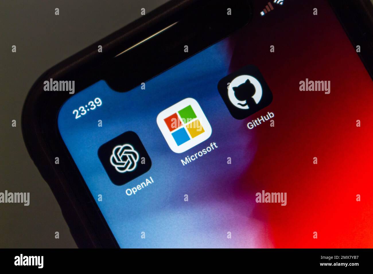 Vancouver, CANADA - Feb 1 2023 : icone di OpenAI, Microsoft e Github visualizzate in uno schermo di iPhone. Foto Stock