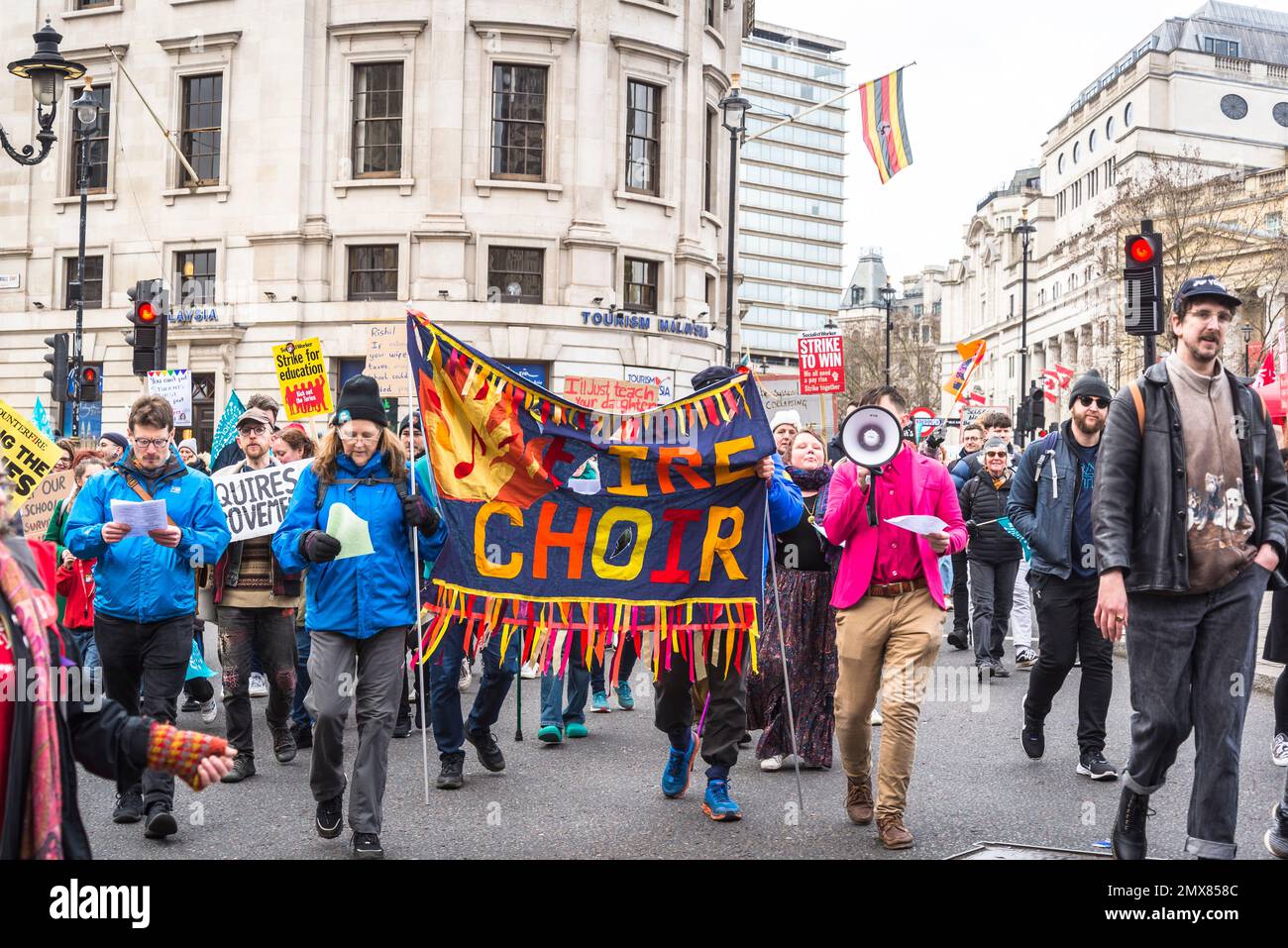 Bandiera del coro dei vigili del fuoco, insegnanti e funzionari pubblici si uniscono allo sciopero di massa sul 'walkout Mercoledì', Londra, Regno Unito. 01/02/2023 Foto Stock