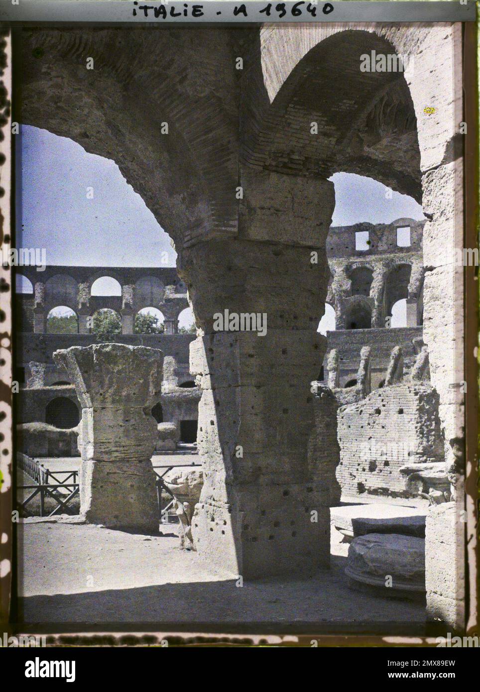 Roma, interno Italia del Colosseo, altra veduta , 1918 - Italia - Fernand Cuville - (Marzo - Agosto) Foto Stock