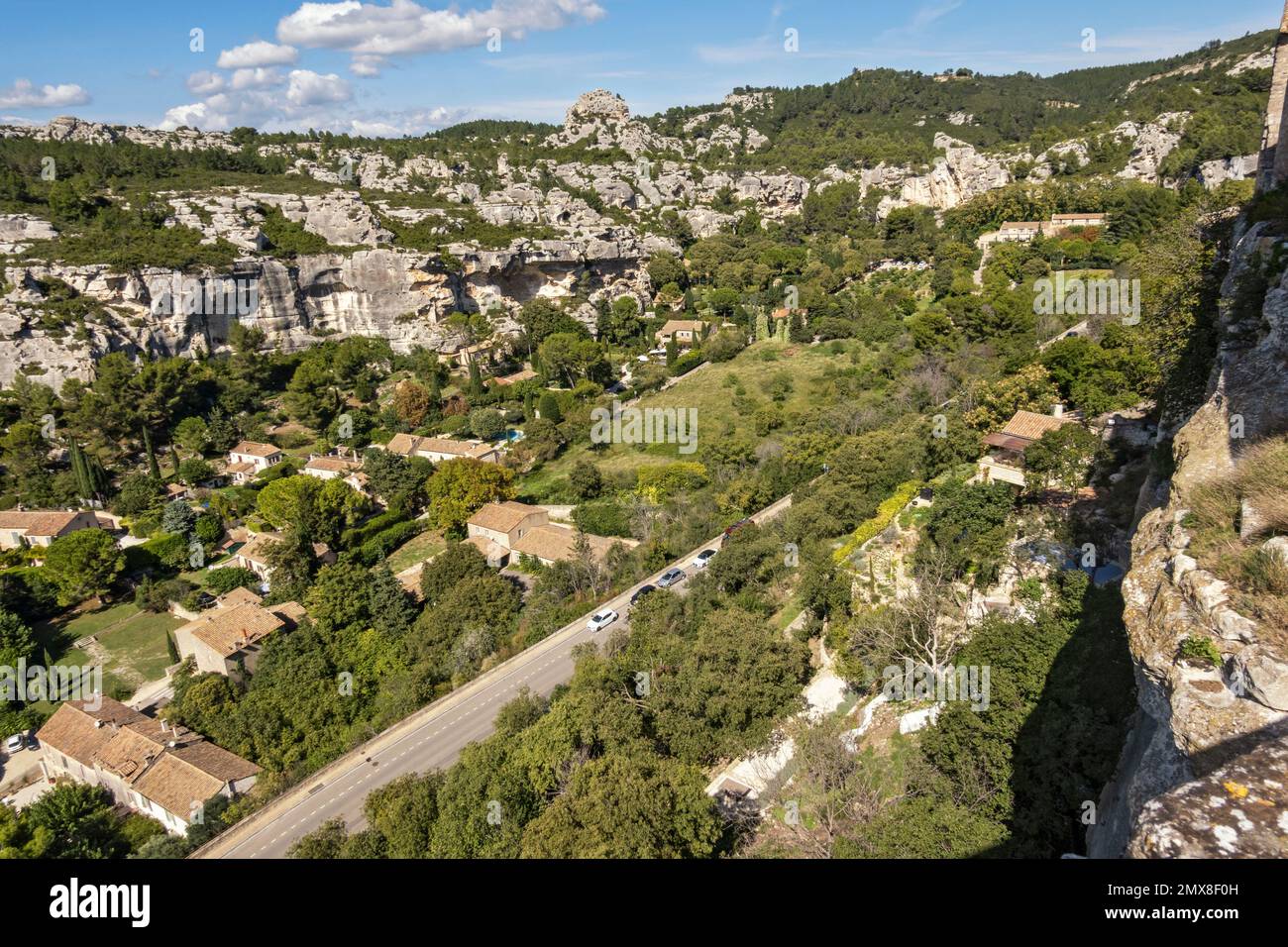 Francia, Les Baux--de-Provence, vista da Place St-Vincent Foto Stock