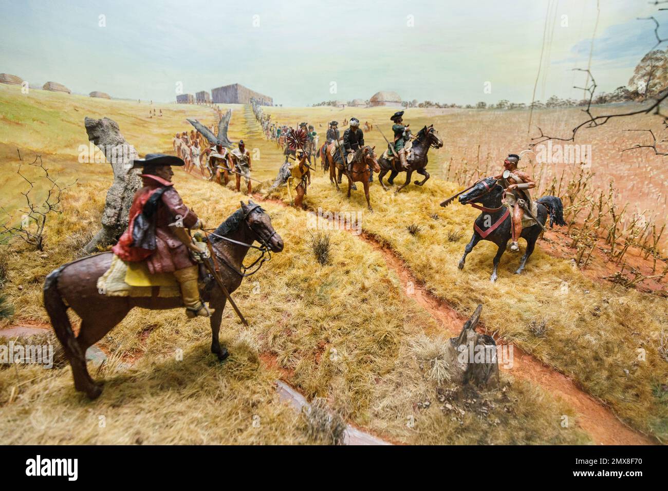 Diorama che mostra gli esploratori spagnoli che incontrano popoli indigeni presso l'Ocmulgee Mounds National Historical Park Museum, Macon, Georgia, USA. Foto Stock