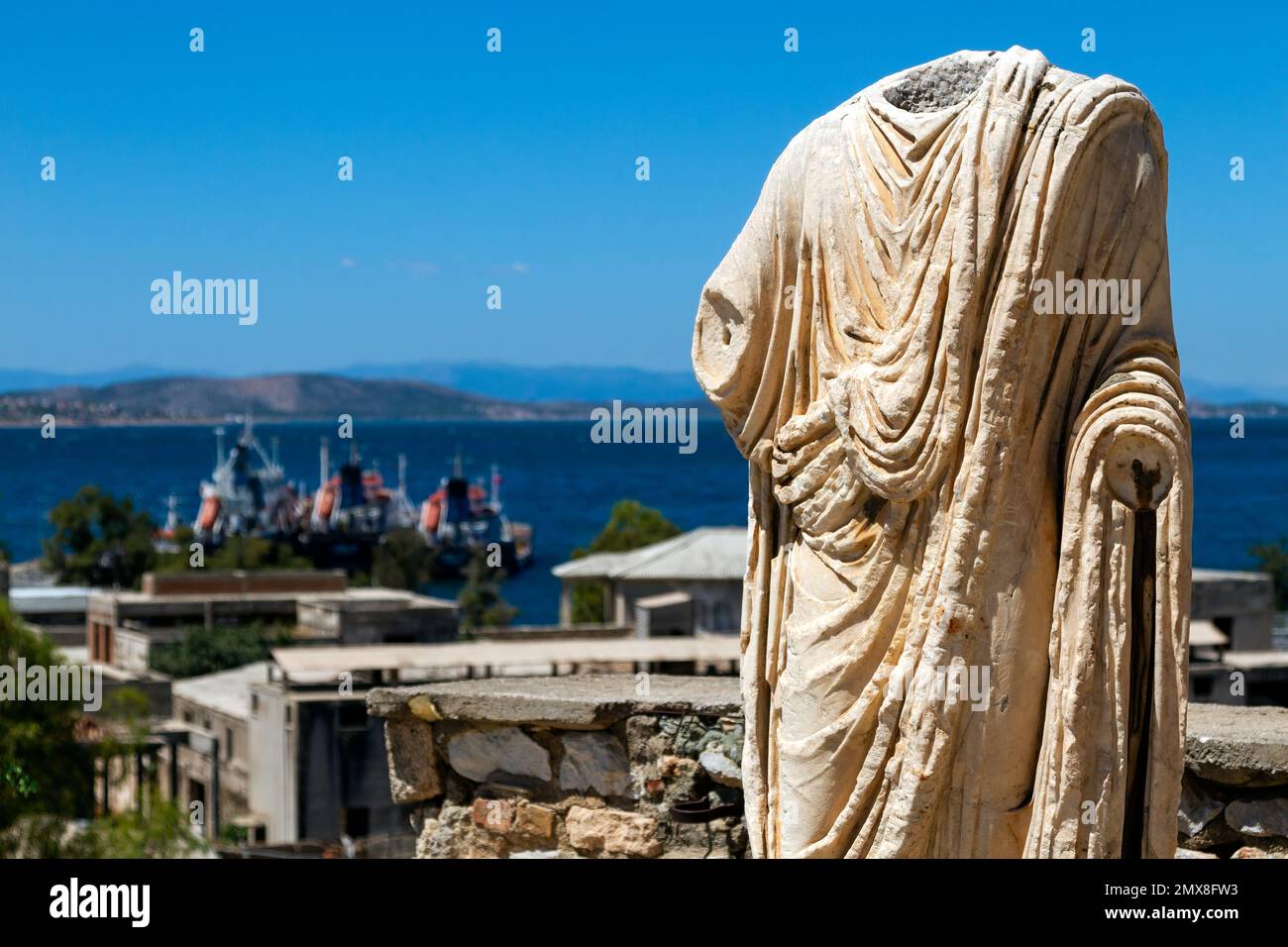 Statua di epoca romana presso il sito archeologico di ELEFSIS, Grecia, la capitale europea della cultura del 2023. Foto Stock