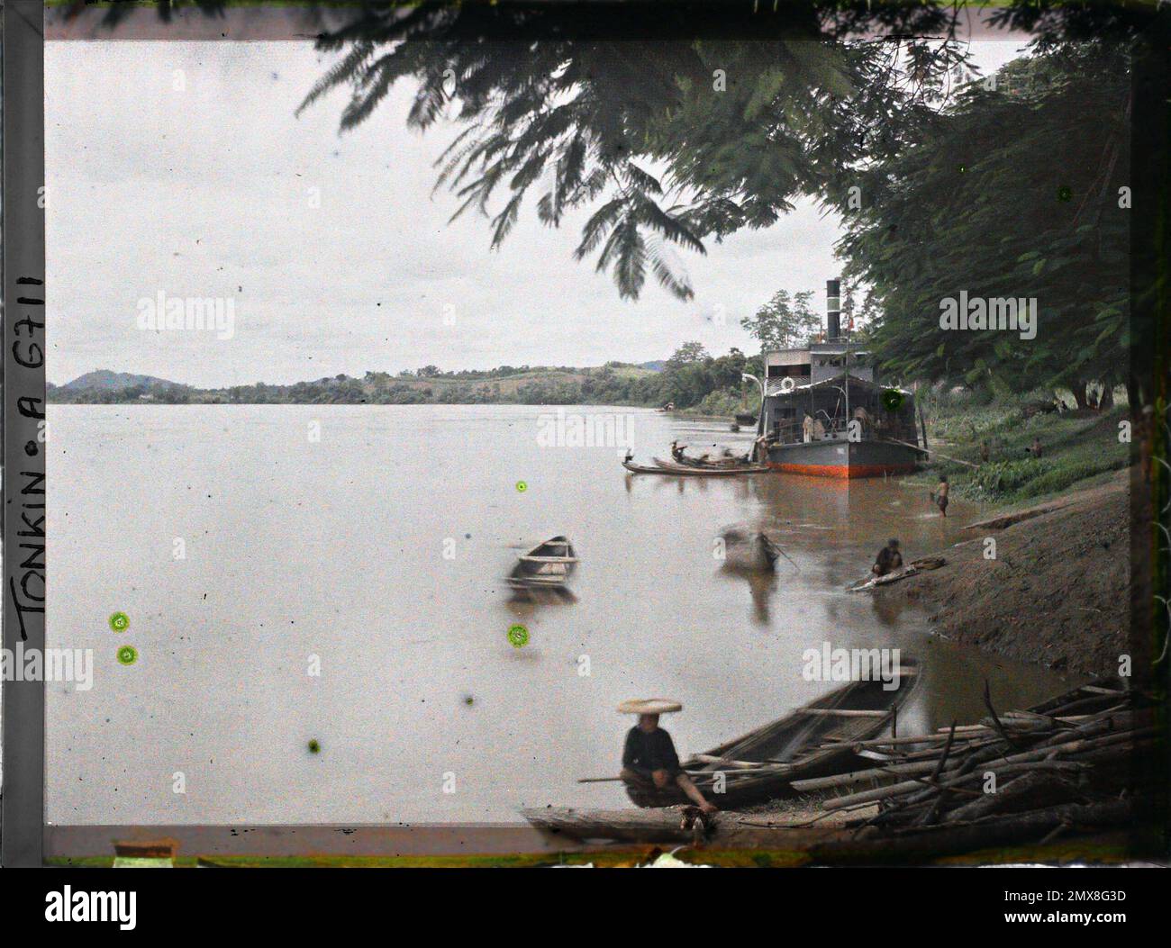 Phu Doan, provincia di Phu-Tho, Tonkin, Indochina di Sampans e case galleggianti sul fiume Claire, Léon occupato in Indochina Foto Stock