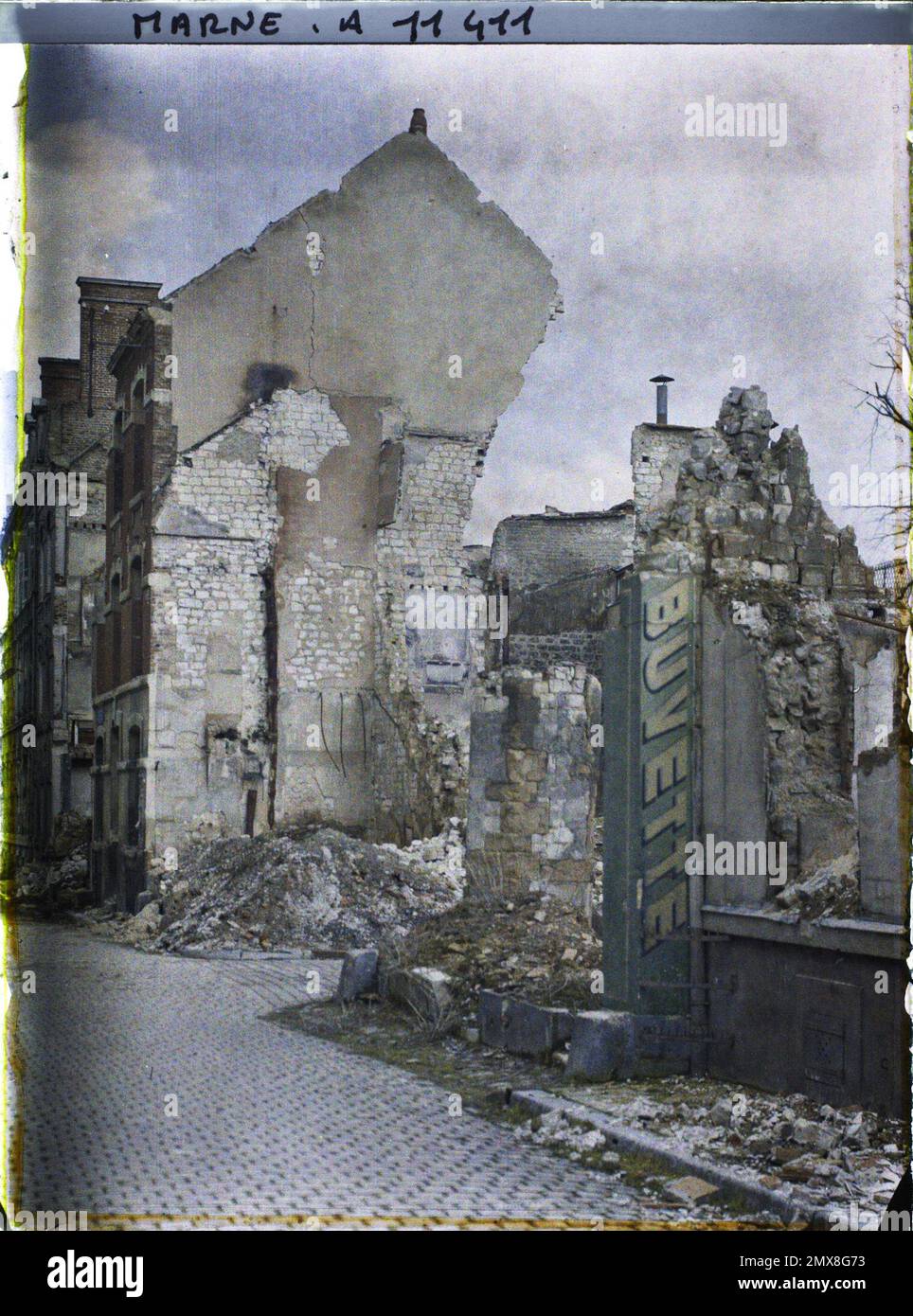 Reims, Marne, Champagne, France habitations en ruin, rue Eugène Desteuque , 1917 - Marne - Fernand Cuville (sezione fotografica degli eserciti) Foto Stock