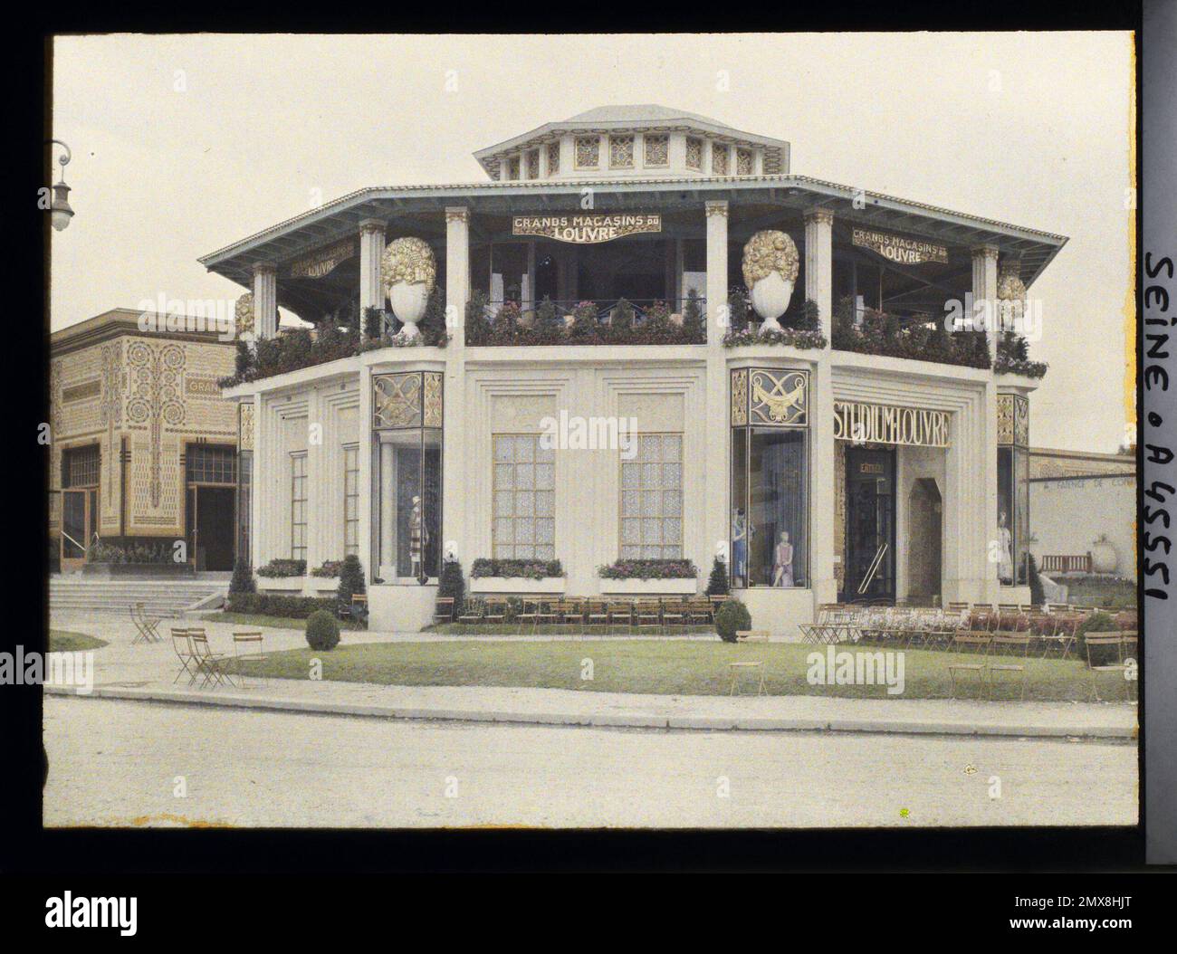 Parigi (VIIE arr.), Francia la mostra di arti decorative, padiglione di grandi magazzini nel Louvre - Studium Louvre , 1925 - Mostra Internazionale di Arti Decorative moderne e Industriali Parigi Foto Stock