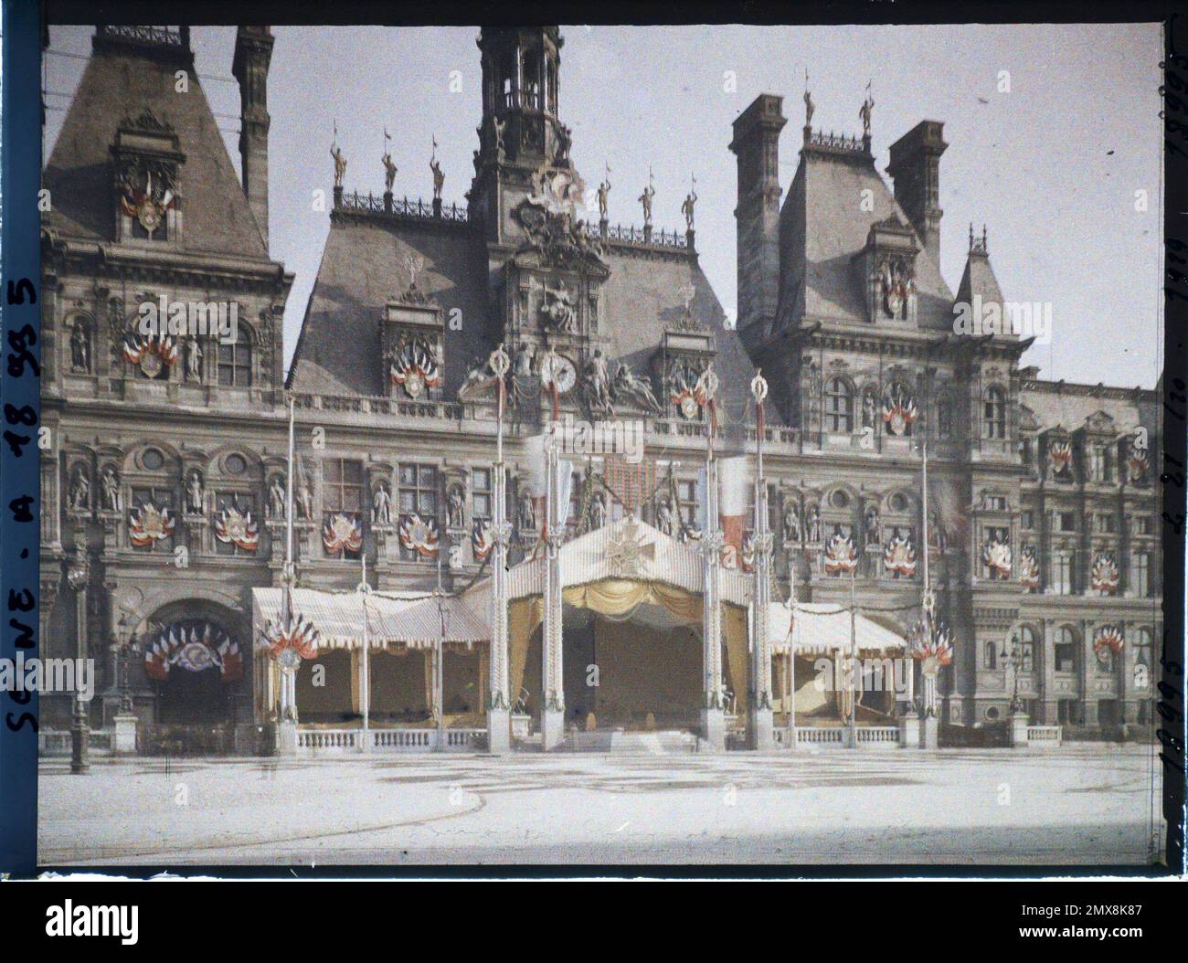 Parigi (4th arr.), Francia il municipio di Parigi decorato con la Croix de Guerre , Foto Stock