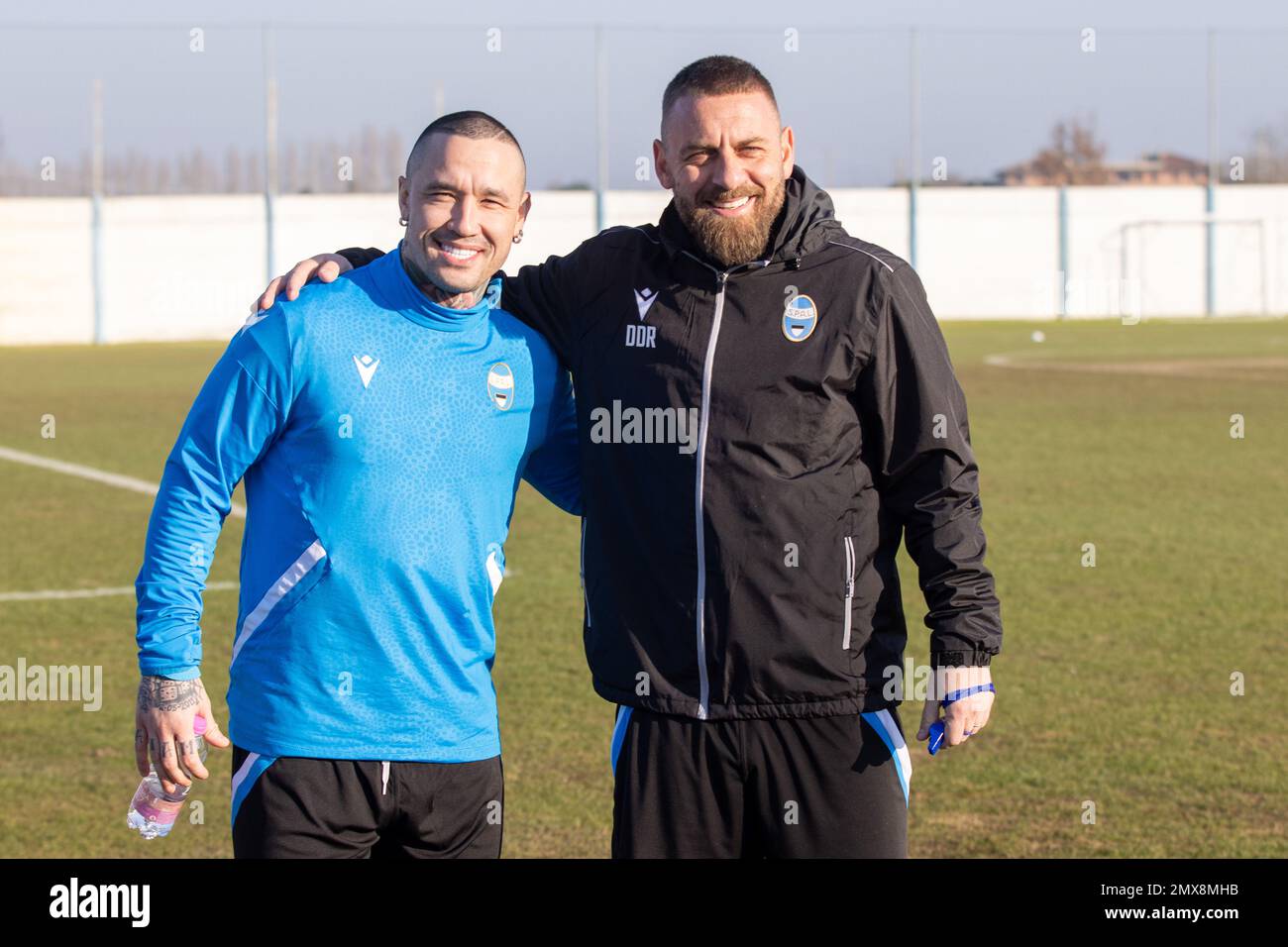 RADJA NAINGGOLAN CON DANIELE DE ROSSI (ALLENATORE SPAL) SPAL PRIMO ALLENAMENTO NAINGGOLAN Foto Stock