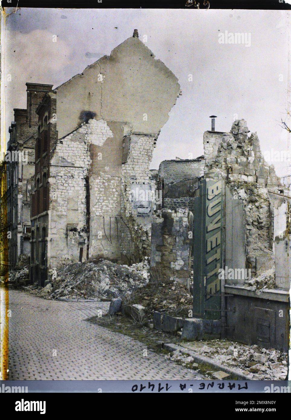 Reims, Marne, Champagne, France habitations en ruin, rue Eugène Desteuque , 1917 - Marne - Fernand Cuville (sezione fotografica degli eserciti) Foto Stock