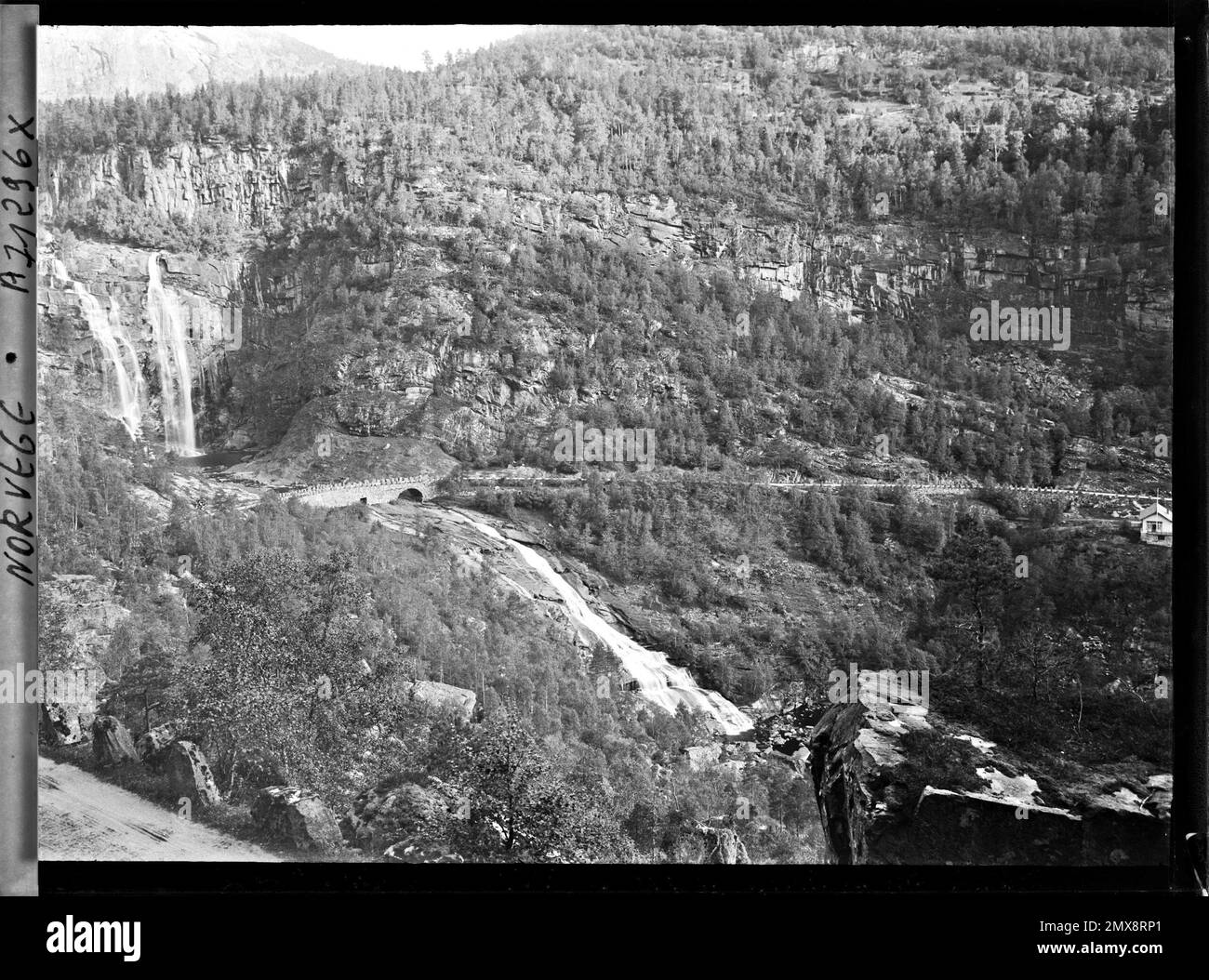 Dintorni di EIDE, Norvegia Cascade sulla strada da EIDE al vostro , 1910 - viaggio di Albert Kahn e Auguste Léon in Scandinavia - (9 agosto - 14 settembre) Foto Stock