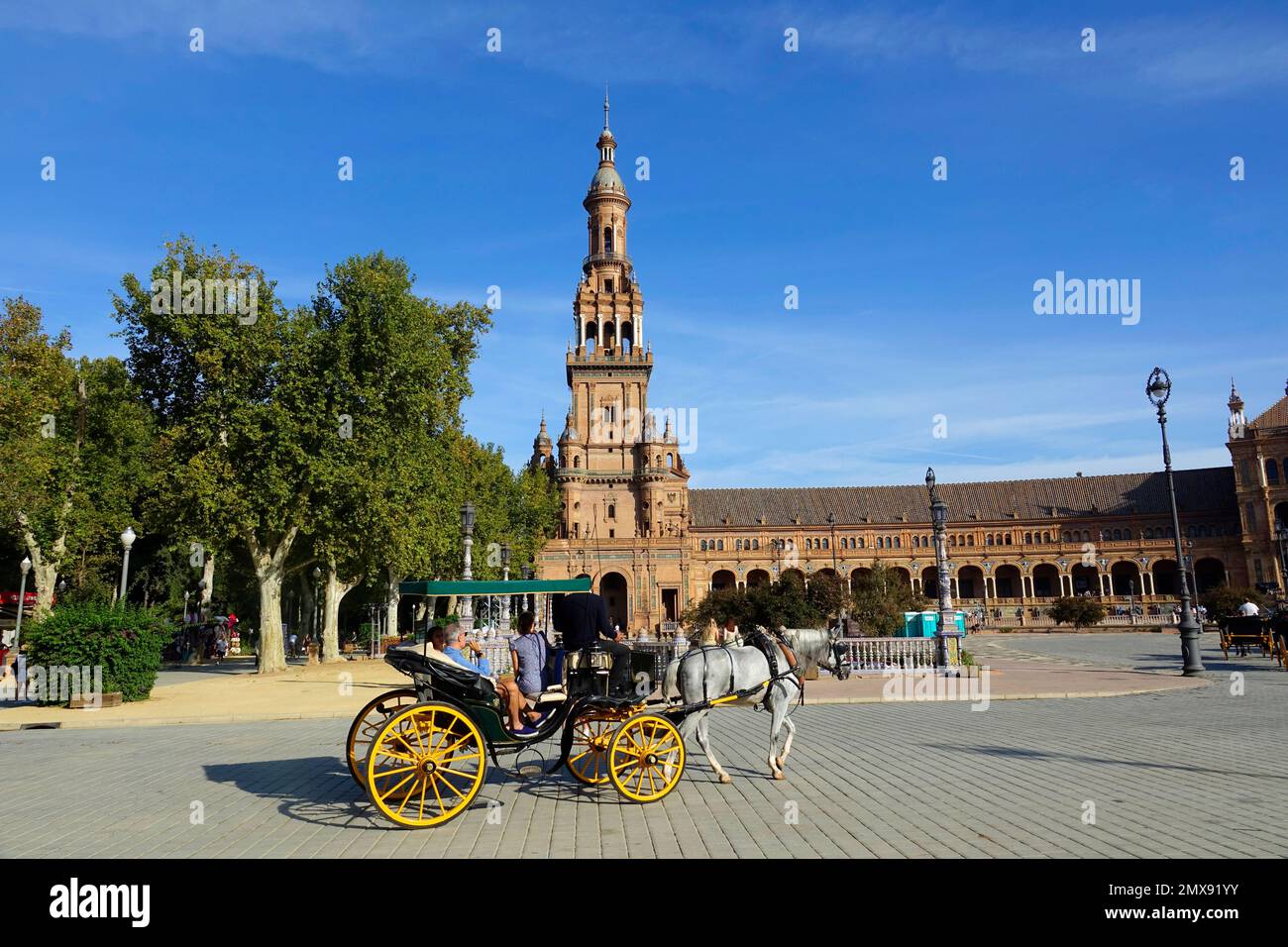 Piazza di Spagna (Plaza de Espana) Siviglia la Spagna è la capitale e la città più grande della comunità autonoma spagnola di Andalusia e della provincia di se Foto Stock