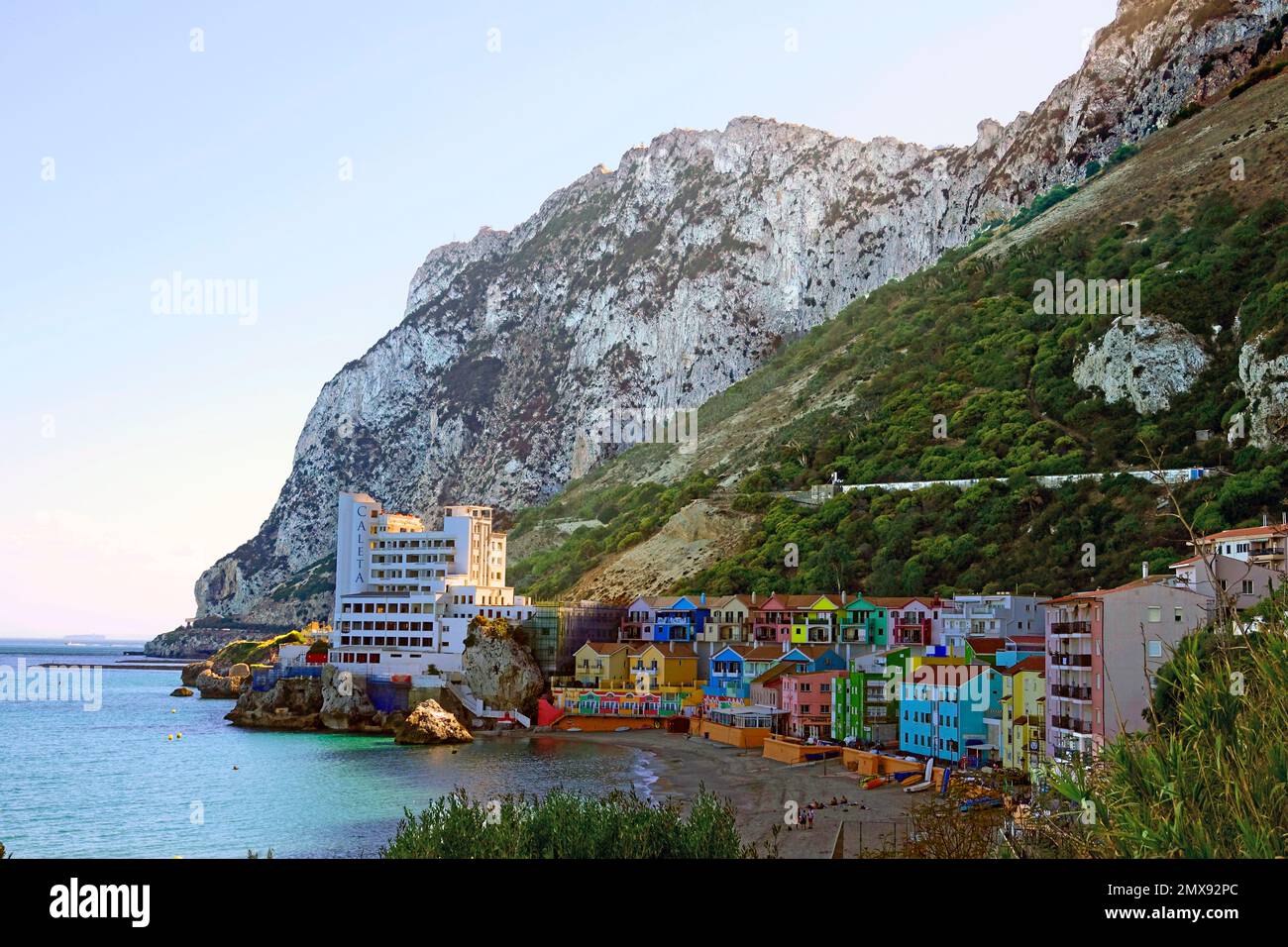 Gibilterra è un territorio britannico d'oltremare e città situata alla punta meridionale della penisola iberica Foto Stock