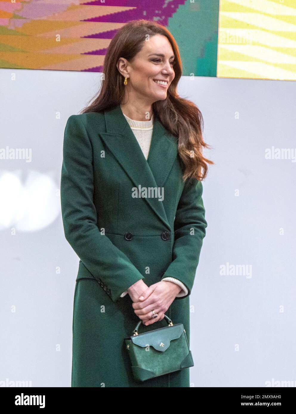 Leeds, Inghilterra. REGNO UNITO. 31 gennaio 2023. Catherine, Principessa  del Galles, indossando un cappotto verde smeraldo Alexander McQueen, visita  Kirkgate Market Credit Foto stock - Alamy