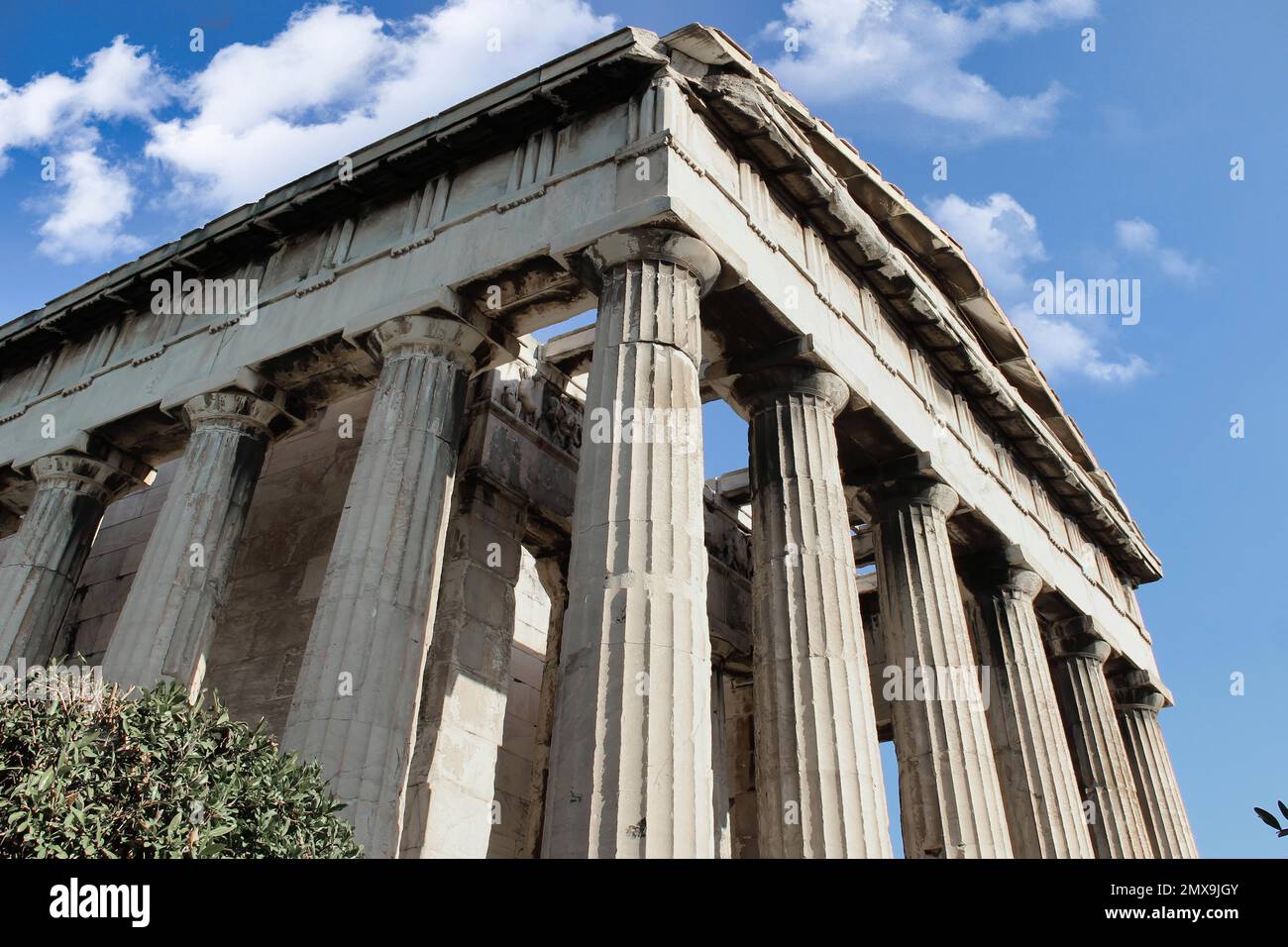 Il Tempio di Efesto è un tempio dorico peripterale greco ben conservato, dedicato ad Efesto, situato nell'Agorà di Atene Foto Stock