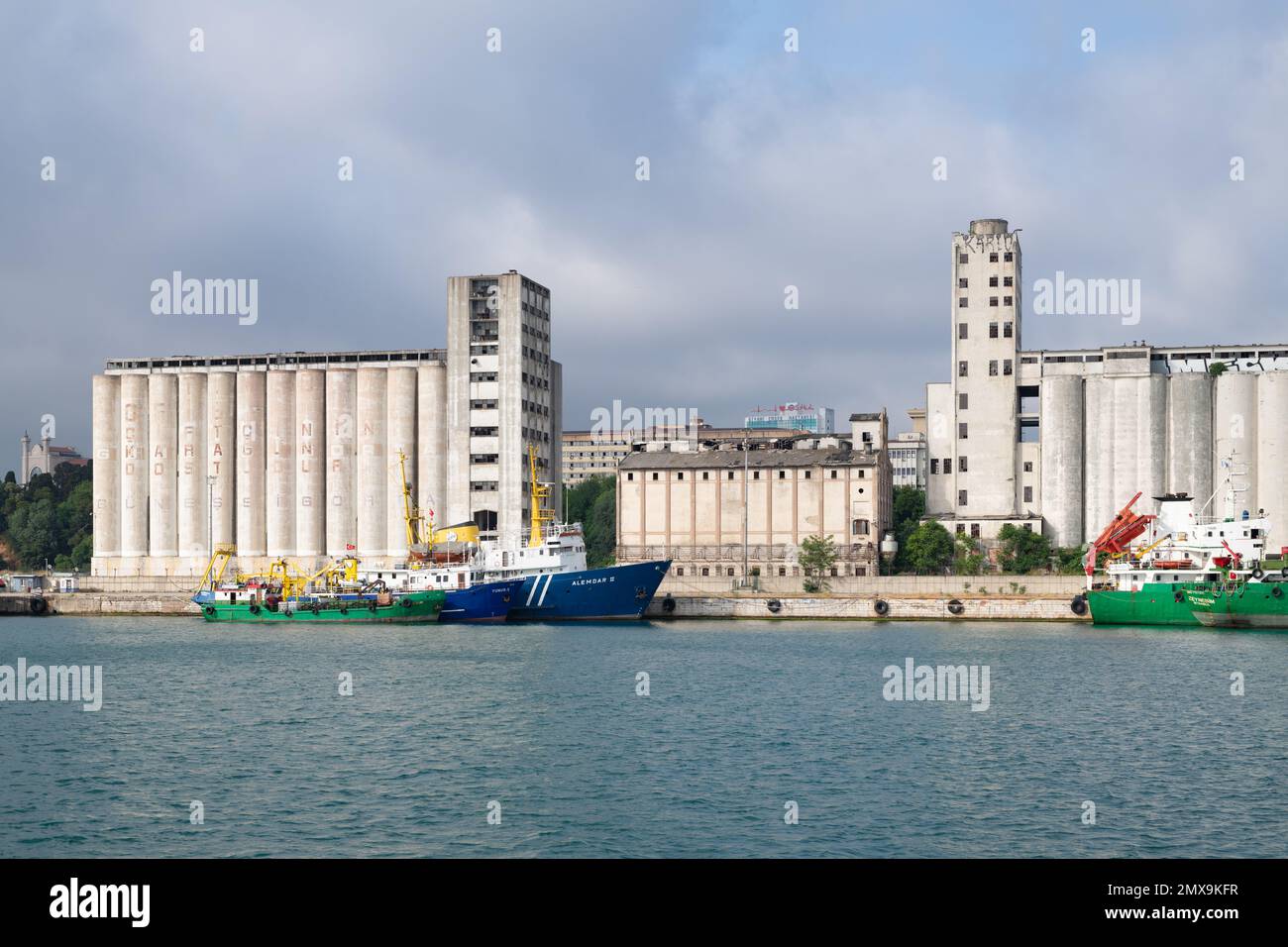 Porto di Haydarpasa silos di cemento - Haydarpasa, Istanbul, Turchia Foto Stock