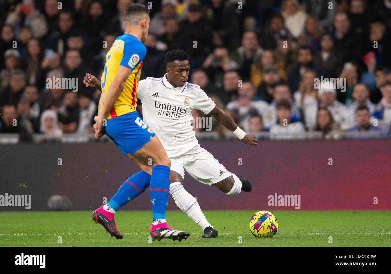 2nd febbraio 2023; Stadio Santiago Bernabeu, Madrid, Spagna, Calcio la Liga spagnola, Real Madrid contro Valencia; Vinicius Jr con un colpo in gol Foto Stock