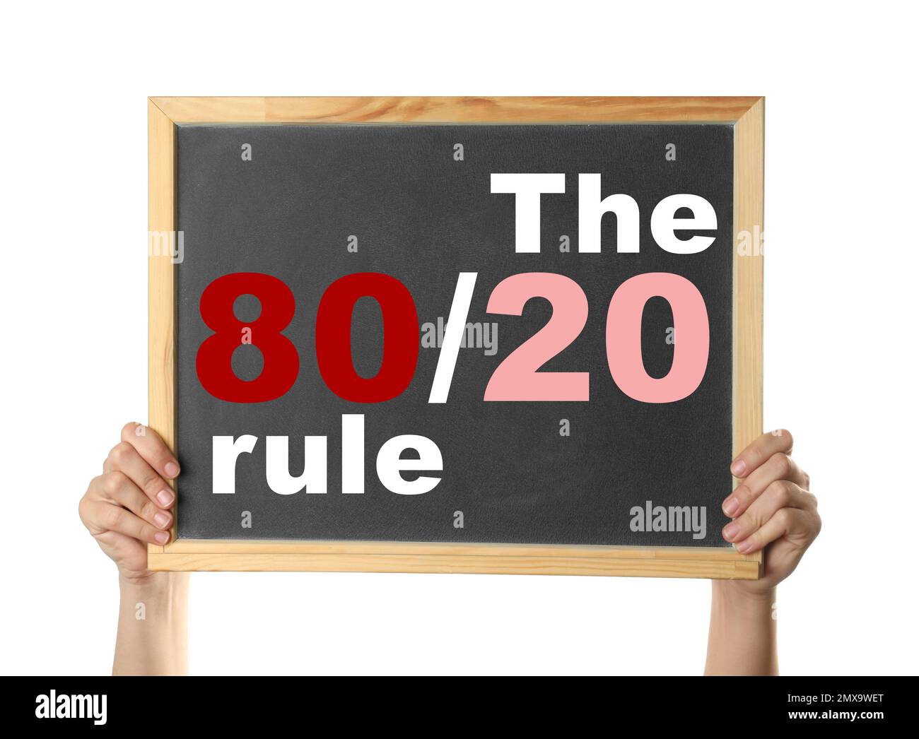 Principio di Pareto. Donna con lavagna con rappresentazione di 80/20 regole su sfondo bianco, primo piano Foto Stock