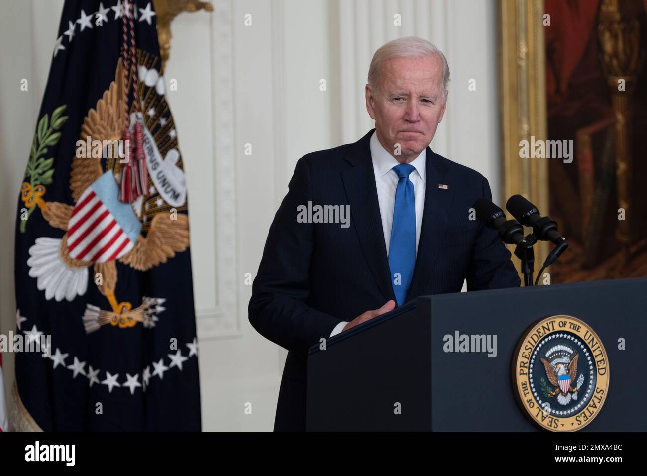 Il Presidente degli Stati Uniti Joe Biden esprime le sue osservazioni per celebrare il 30th° anniversario della legge sul congedo di famiglia e di medicina alla Casa Bianca di Washington, DC, il 2 febbraio 2023. Credit: Chris Kleponis/CNP /MediaPunch Foto Stock