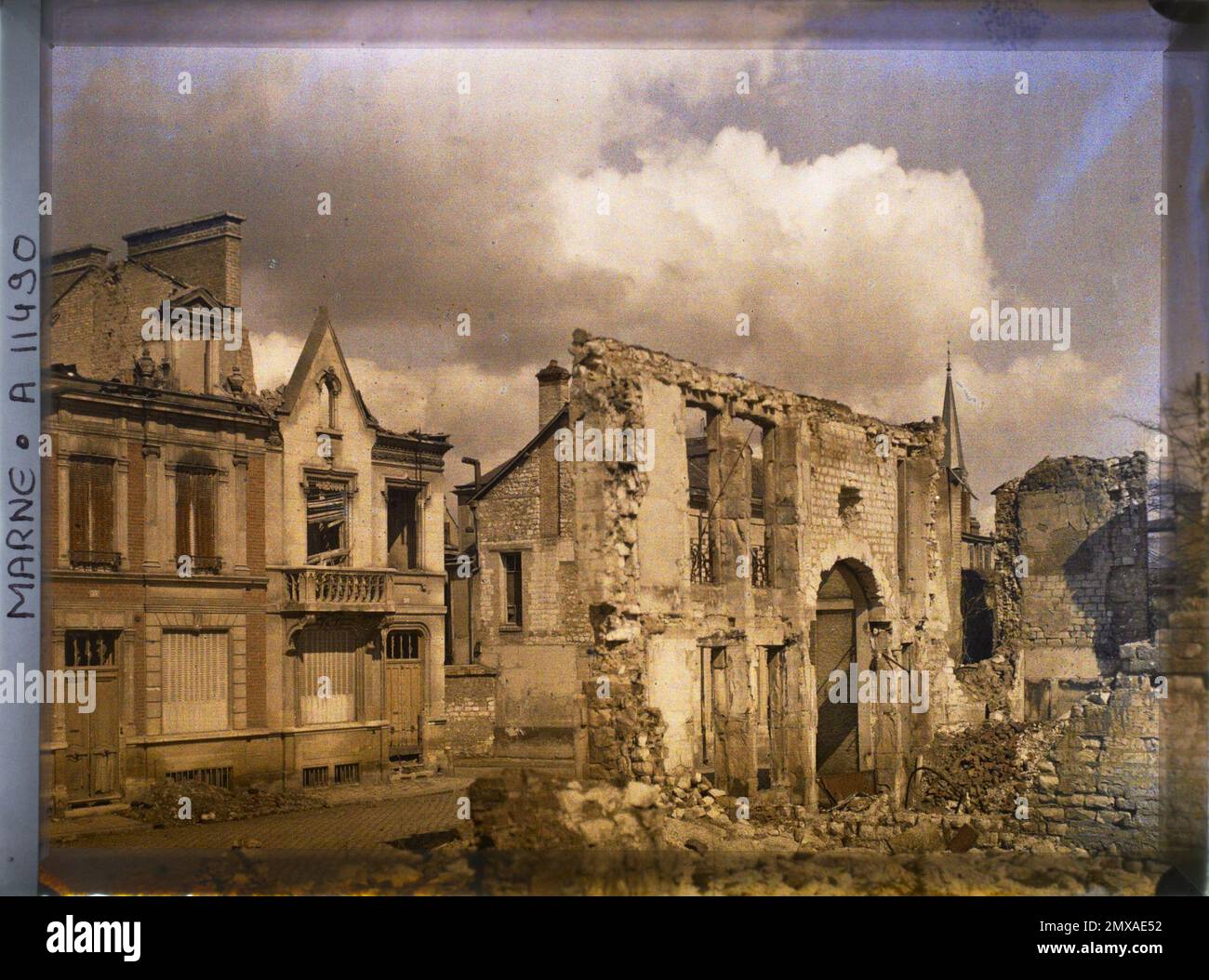 Reims, Marne, Champagne, rovine della Francia il giorno, rue Eugène Desteuque , 1917 - Marne - Fernand Cuville (sezione fotografica degli eserciti) Foto Stock