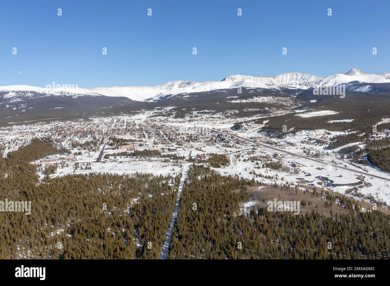 Vista aerea di Leadville, Colorado, in un soleggiato pomeriggio invernale. Foto Stock