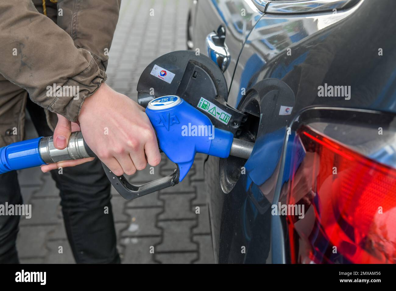 Foto simbolo, auto, rifornimento, prezzi carburante Foto Stock