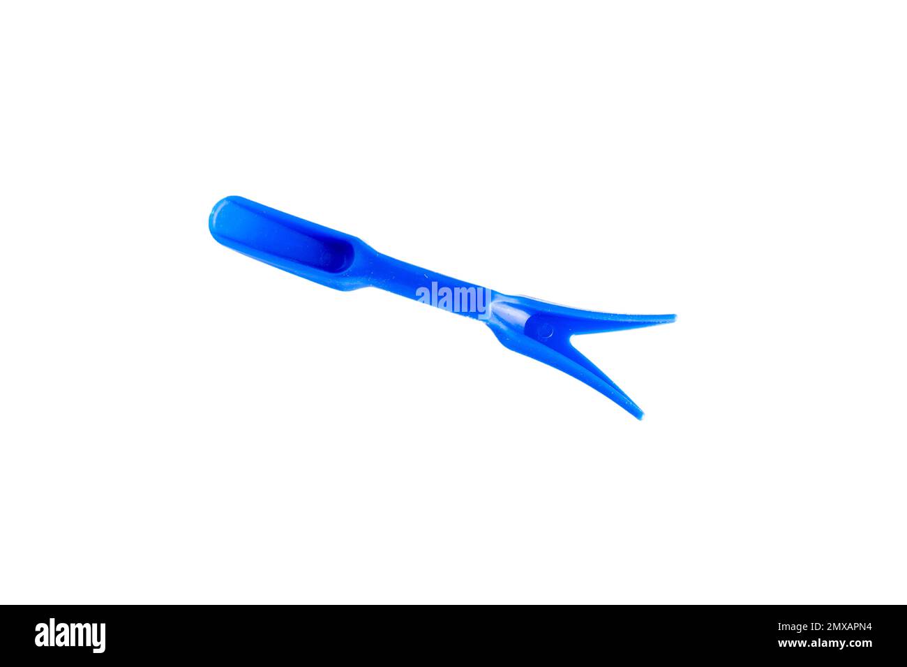 Forchetta in plastica blu per sollevatore di cactus o succulents con una pala piccola sull'altro utensile da giardinaggio Foto Stock