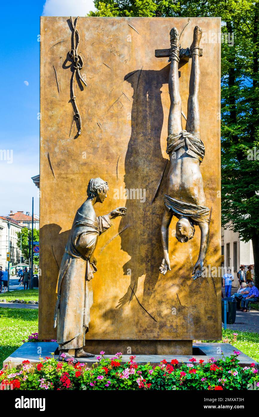 Monumento dello scultore Giacomo Manzu in onore dei partigiani italiani, Città bassa di Bergamo, Lombardia, Italia, Bergamo, Lombardia, Italia Foto Stock