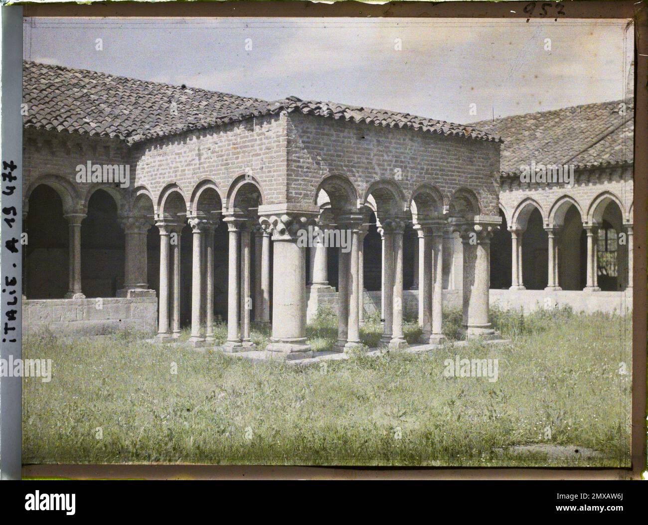 Verona, esterno Italia del chiostro di San Zeno , 1918 - Italia - Fernand Cuville - (Marzo-Agosto) Foto Stock