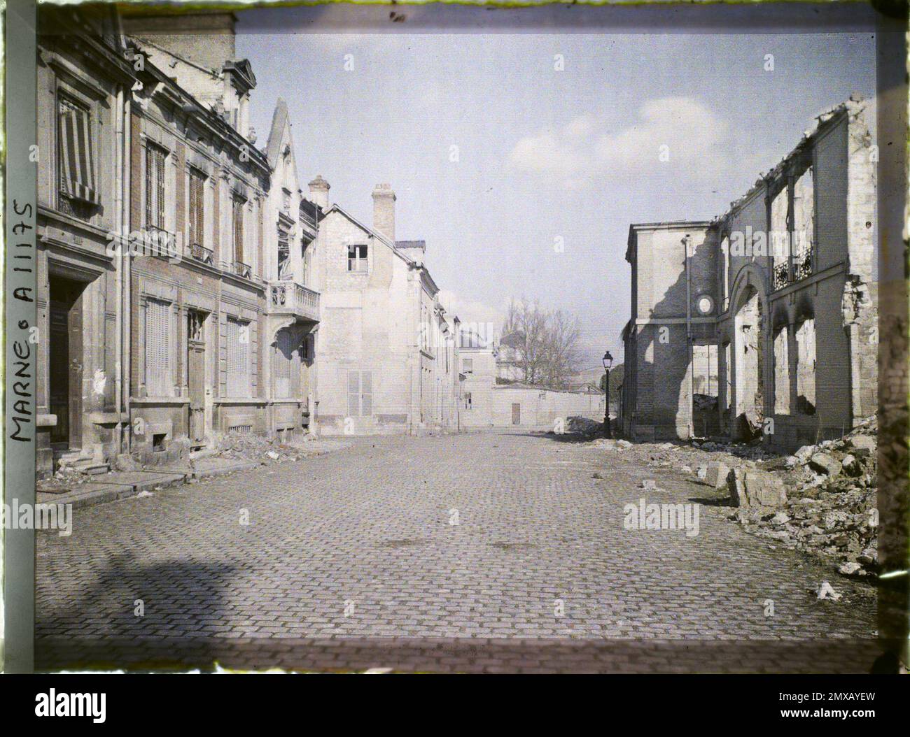 Reims, Marne, Champagne, Francia rue Eugène Desteuque en ruin , 1917 - Marne - Fernand Cuville (sezione fotografica degli eserciti) Foto Stock