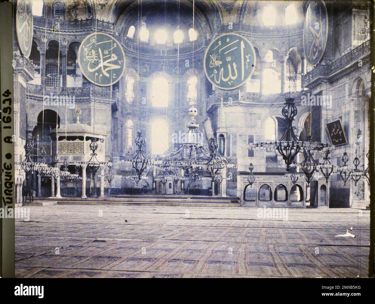 Costantinopoli (attuale Istanbul), Turchia interna di Aya Sophia Camii (Moschea Santa Sophie) , 1918 - Grecia, Turchia e Bulgaria - Léon occupato Foto Stock