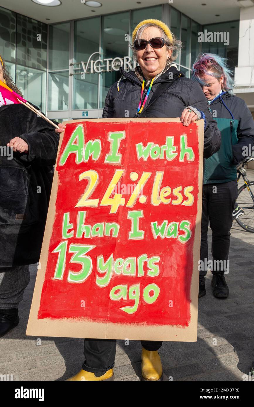 Giornata nazionale dell'azione industriale. Manifestanti di vari settori si sono riuniti a Southend on Sea per chiedere un aumento delle condizioni salariali e di lavoro Foto Stock