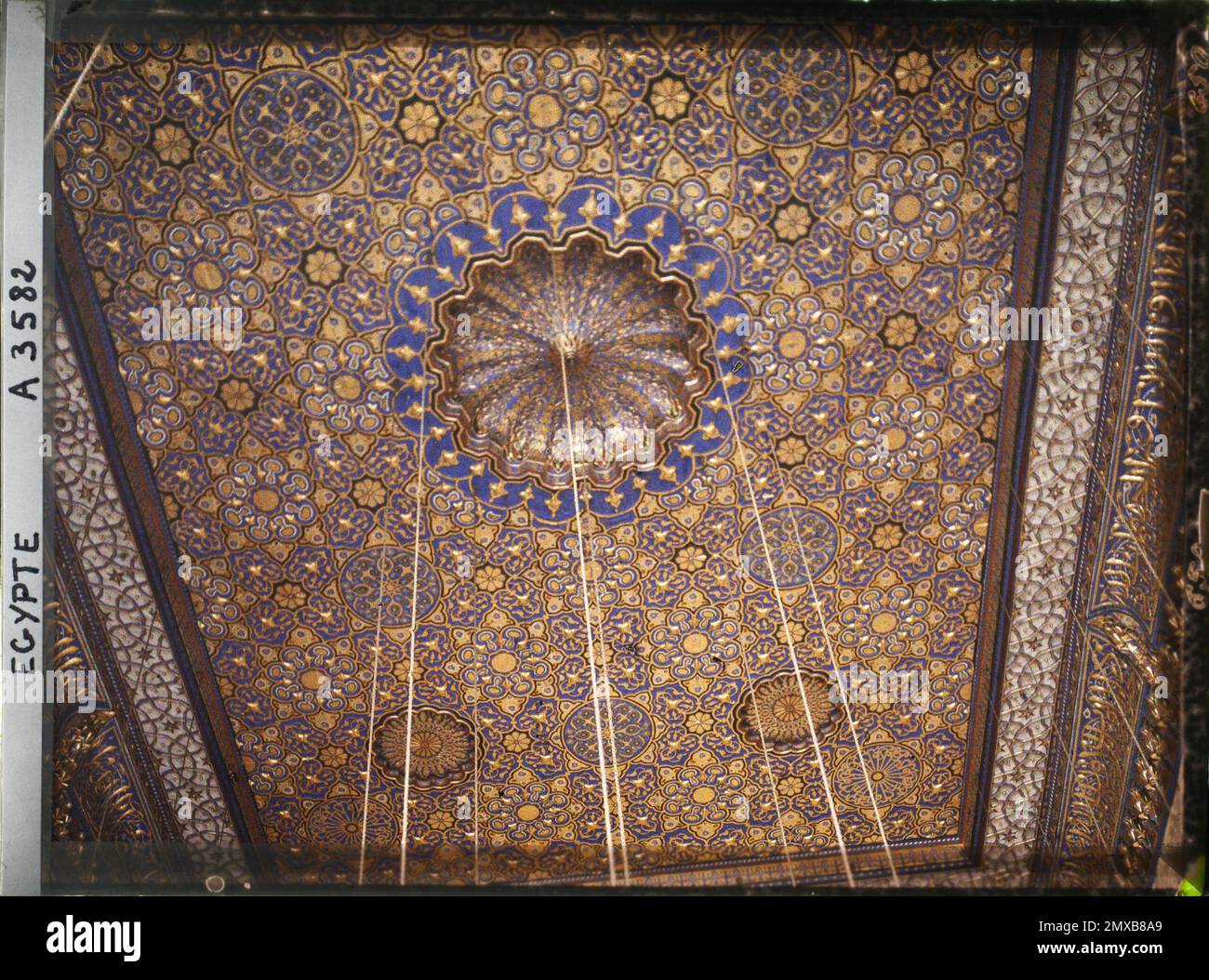 Cairo, Egitto, Africa soffitto della moschea di Selah Ayoub? , 1914 - Egitto - Auguste Léon - (gennaio-febbraio) Foto Stock