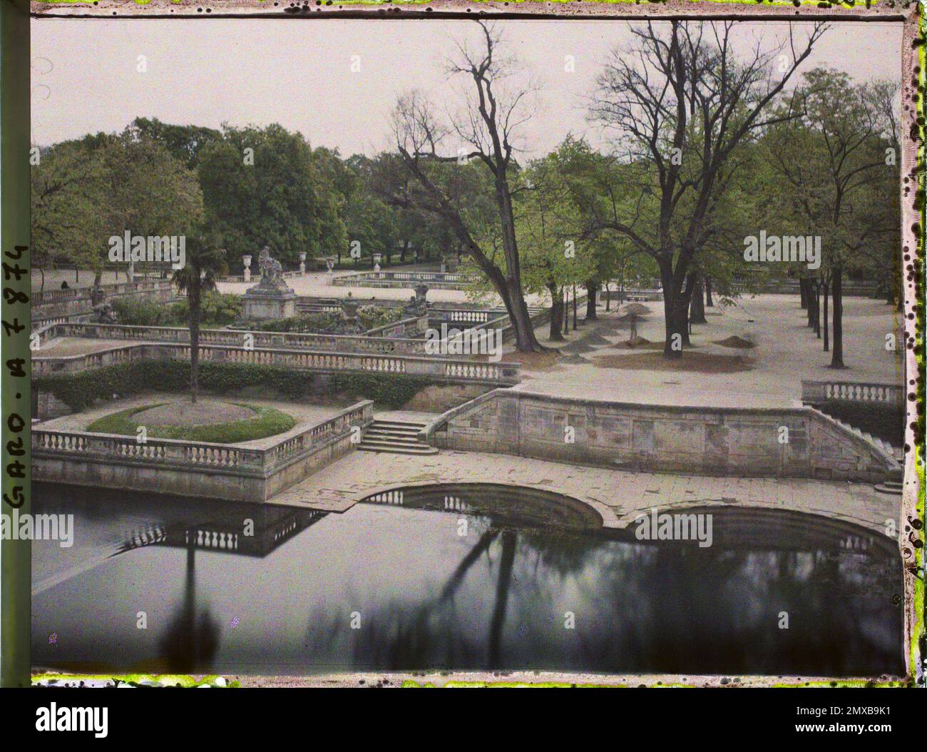 Nîmes, Francia Les Jardins de la Fontaine , 1916 - Province francesi - Jean Brunhes, Auguste Léon e Georges Chevalier - (aprile-luglio) Foto Stock