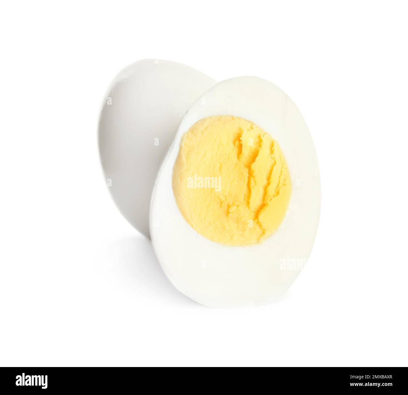 Uova fresche di pollo sode isolate su bianco Foto Stock