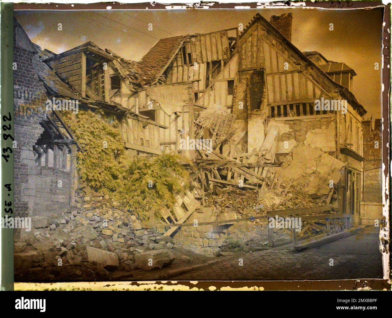 Noyon, Francia , 1917 - regioni devastate, Somme, Oise, Aisne - Fernand Cuville (sezione fotografica dell'esercito) - (settembre-ottobre) Foto Stock