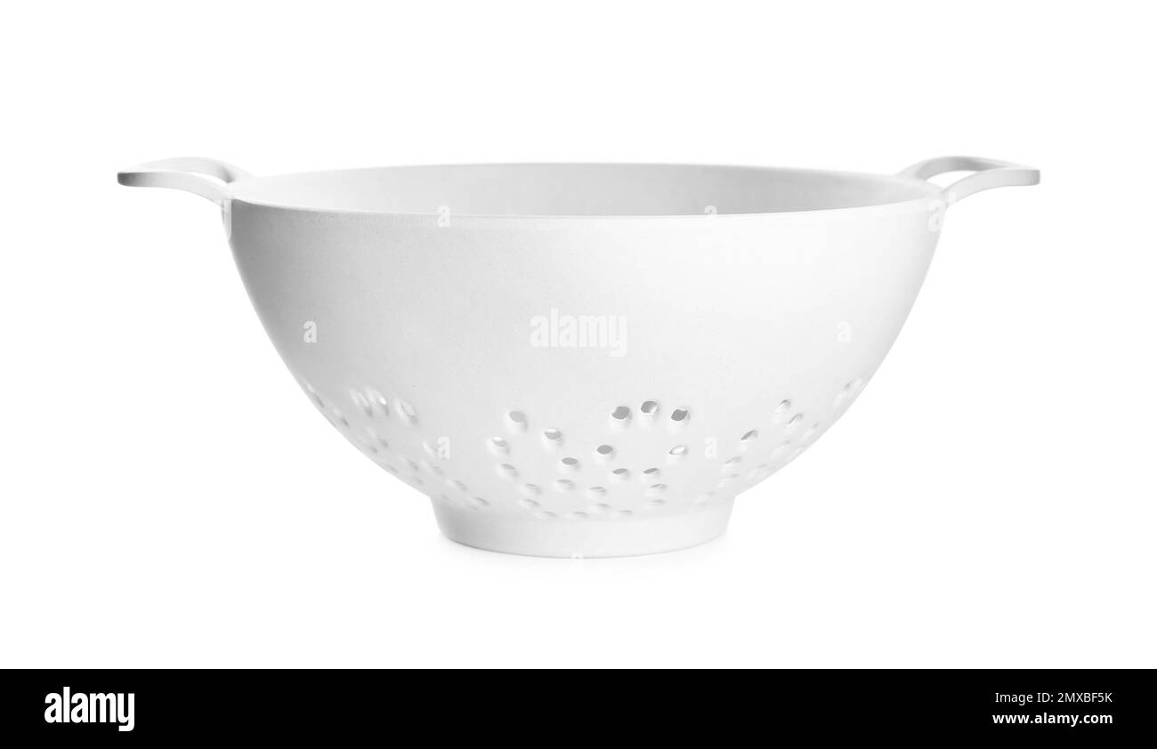 Nuovo colander in plastica isolato su bianco. Utensili da cucina Foto Stock