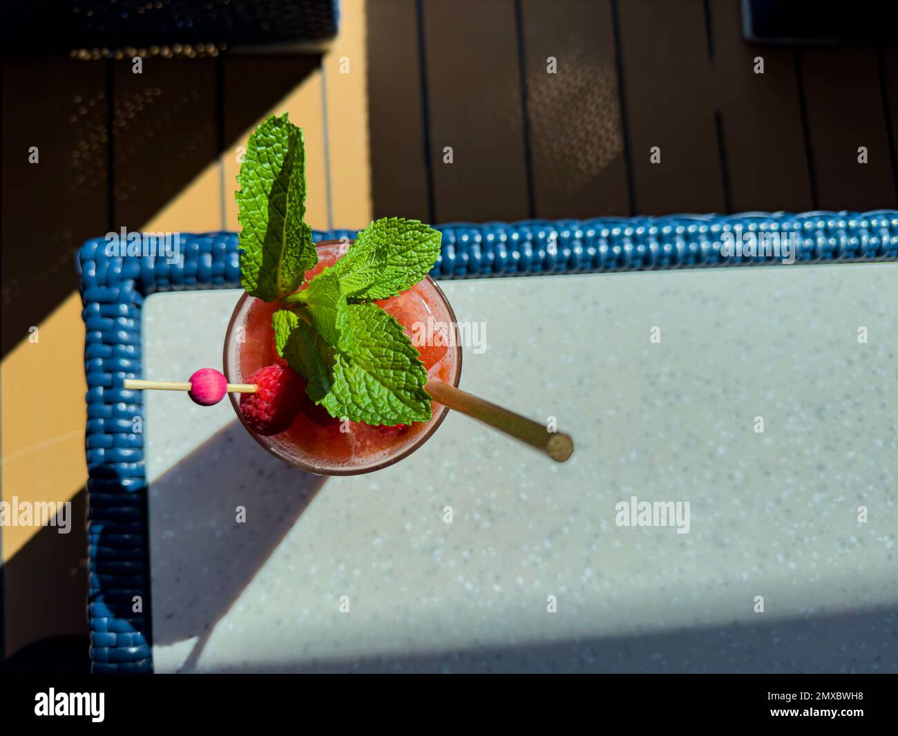 Mojitos bevande con fragola e menta. Foto Stock