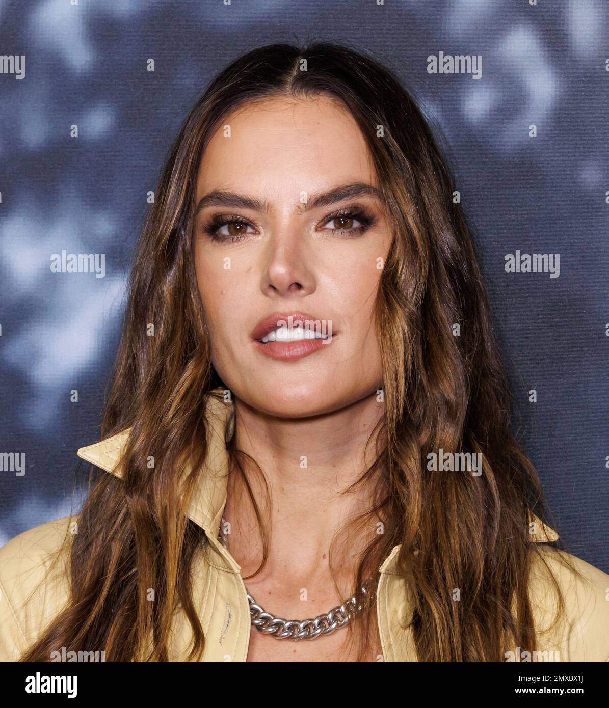 Alessandra Ambrosio arrives at the Stella McCartney X Adidas Event on  Thursday, Feb. 2, 2023, at the Jim Henson Studios in Los Angeles. (Photo by  Willy Sanjuan/Invision/AP Foto stock - Alamy
