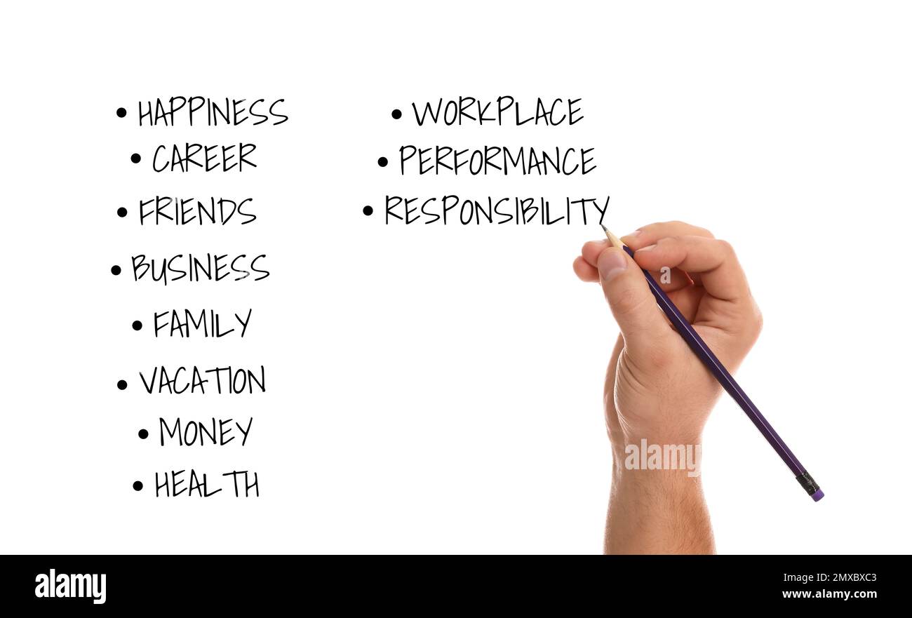 Concetto di equilibrio tra vita lavorativa e vita privata. Uomo con matita ed elenco di parole su sfondo bianco, primo piano Foto Stock