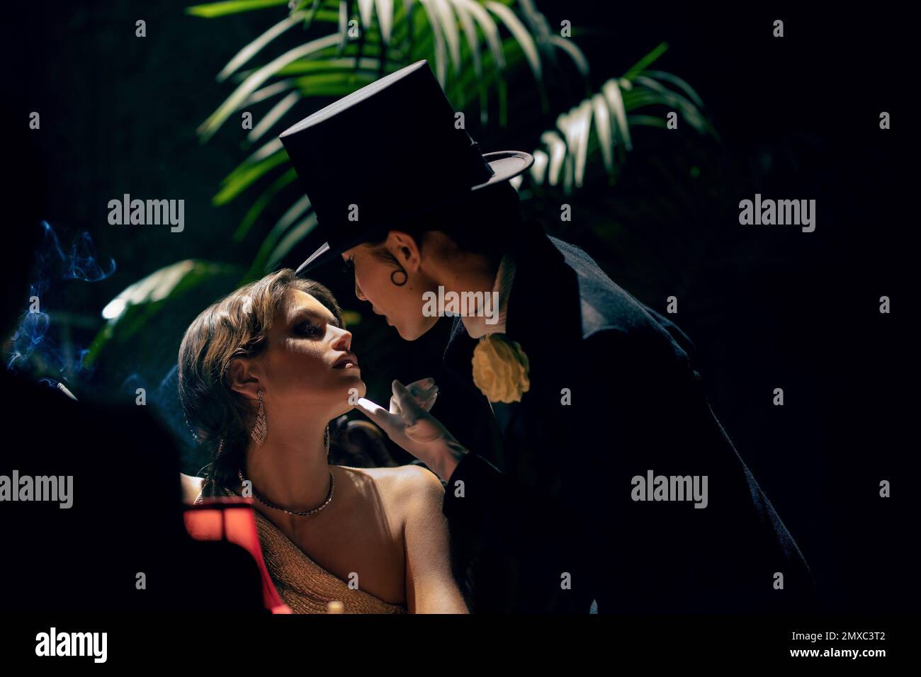 KAIA GERBER e li JUN li in BABILONIA (2022), diretto da DAMIEN CHAZELLE. Credit: FOTO DI PARAMOUNT / Album Foto Stock
