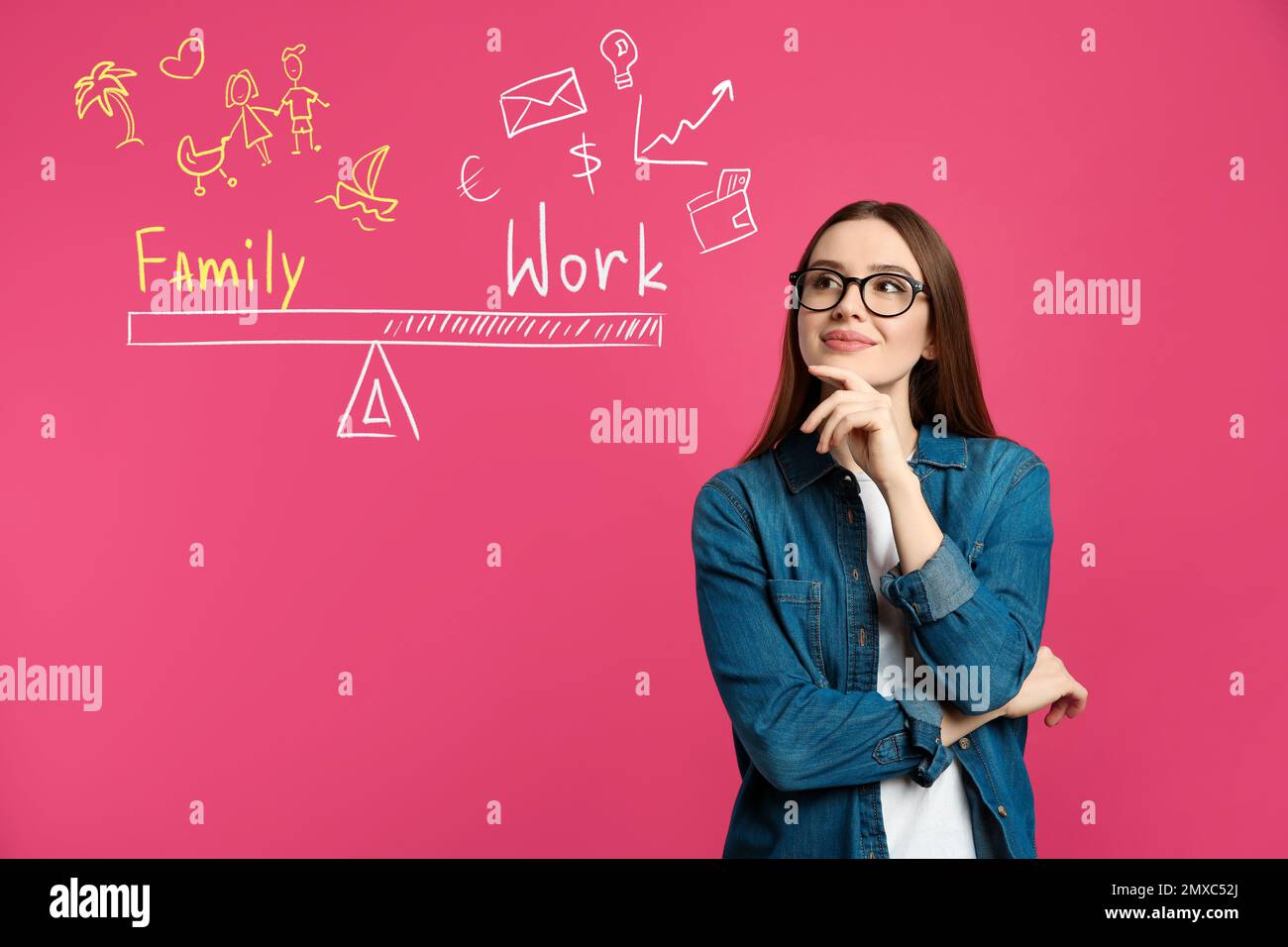 Equilibrio di vita. Donna premurosa che fa la scelta tra la famiglia e il lavoro Foto Stock