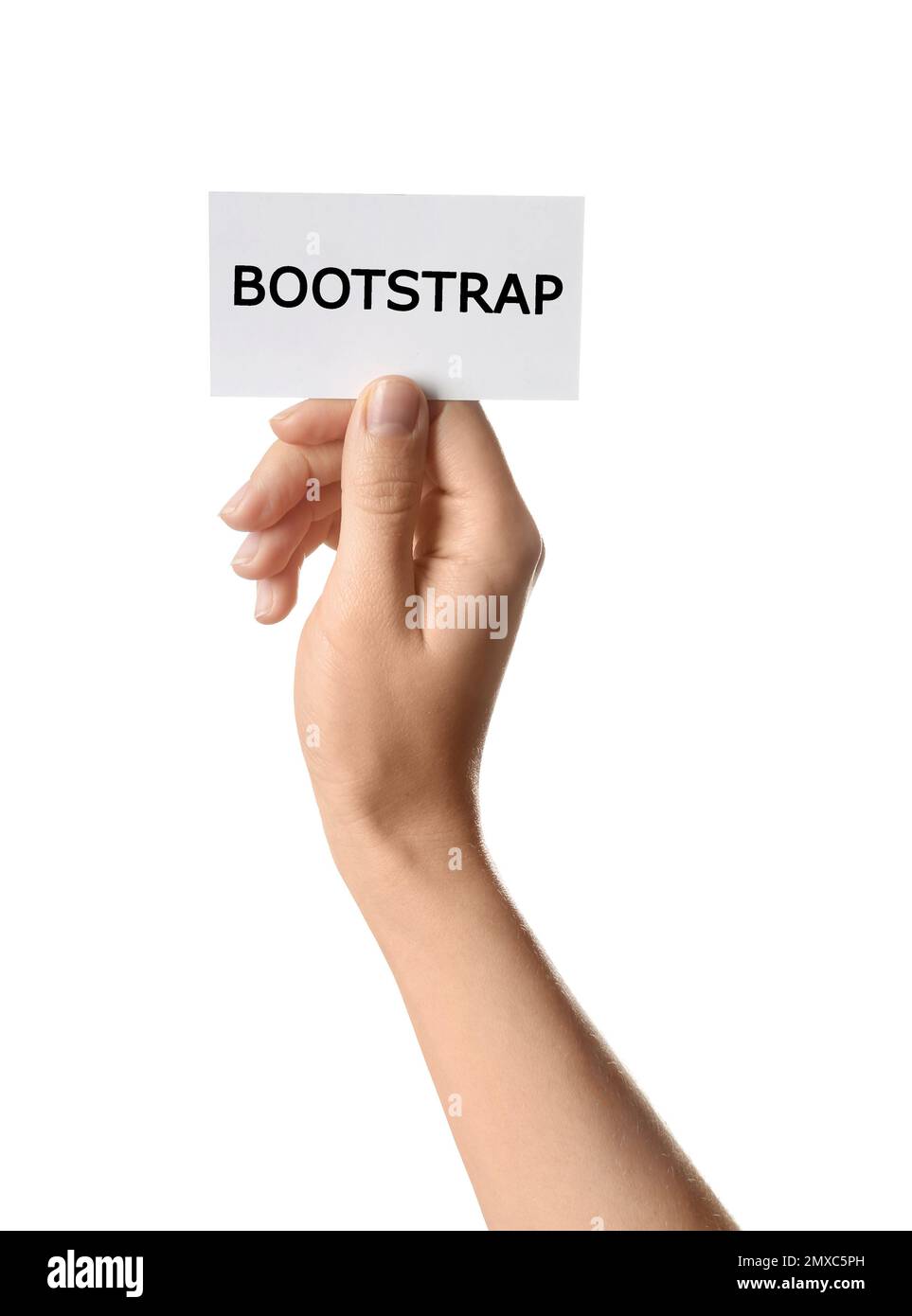 Donna che tiene carta con parola BOOTSTRAP su sfondo bianco, primo piano Foto Stock