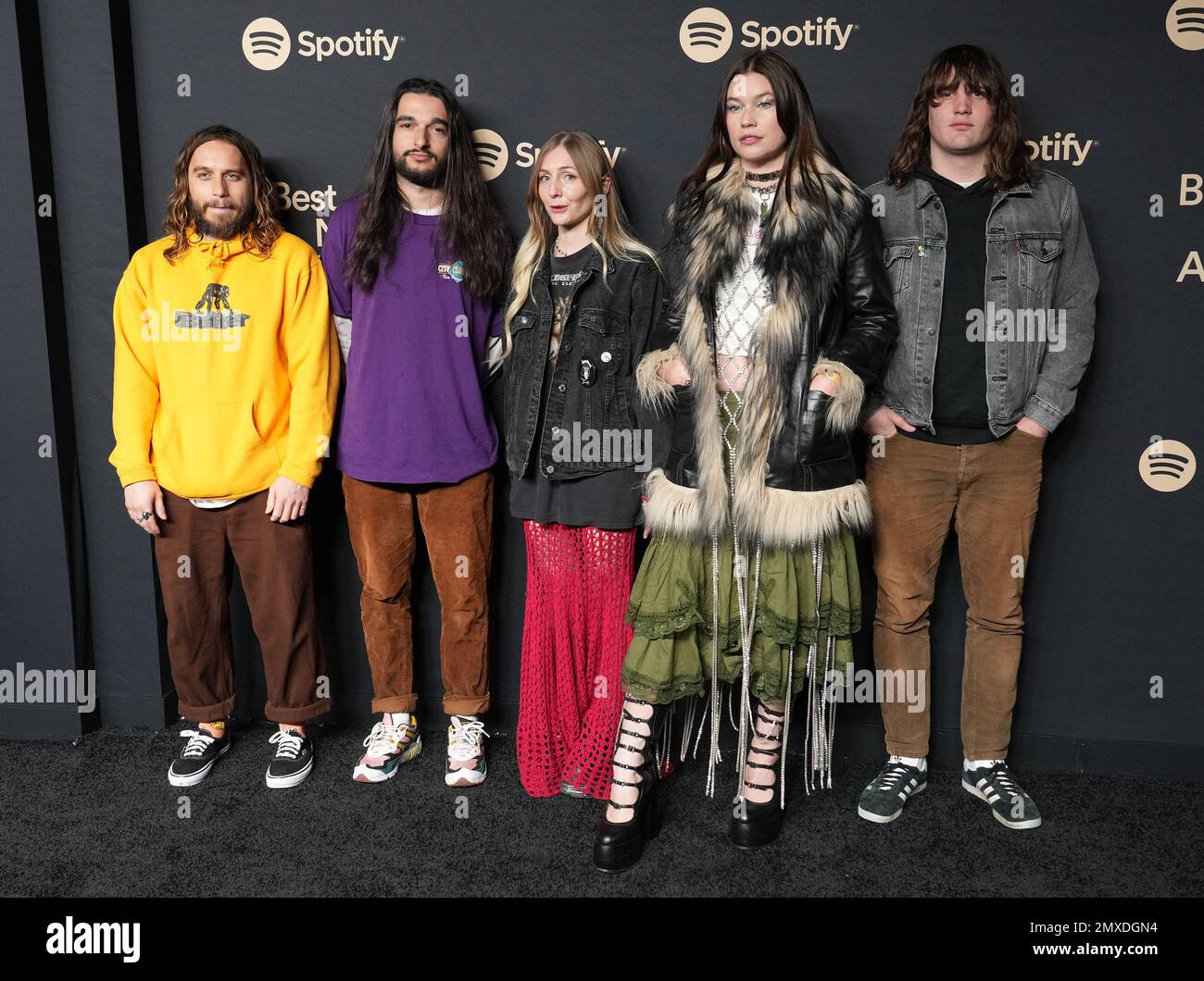 Los Angeles, Stati Uniti. 02nd Feb, 2023. (L-R) Wet leg - Ellis Durand, Joshua Omead Mobaraki, Hester Chambers, Rhian Teasdale e Henry Holmes arriva al 2023° Best New Artist Party di Spotify tenutosi presso il Pacific Design Center di West Hollywood, CA giovedì 2 febbraio 2023. (Foto di Sthanlee B. Mirador/Sipa USA) Credit: Sipa USA/Alamy Live News Foto Stock