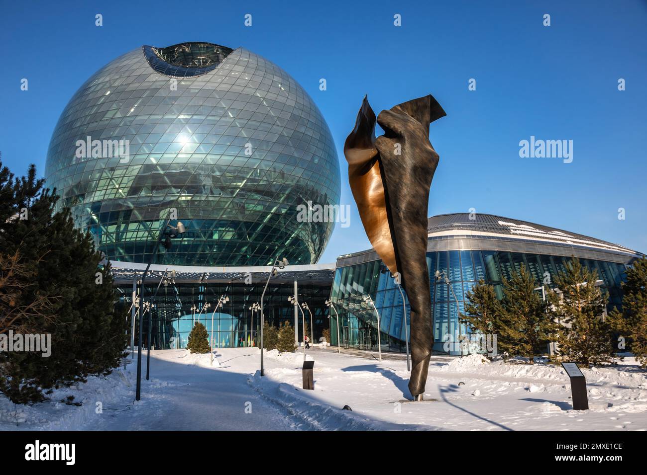 Astana, Kazakhstan - ex Padiglione Nur-Alem del EXPO2017, oggi sede del Museo del futuro Foto Stock