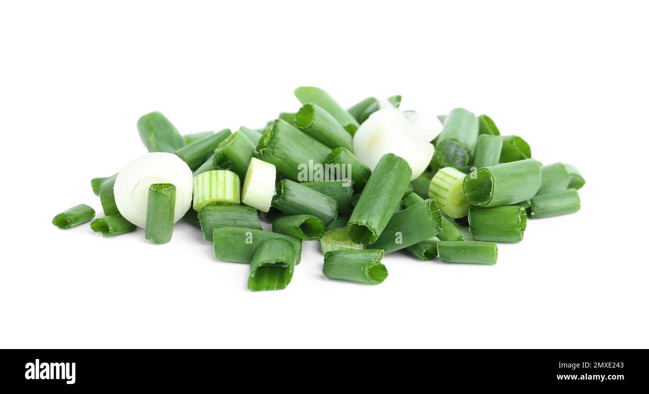 Tagliare la cipolla verde isolato su bianco Foto Stock