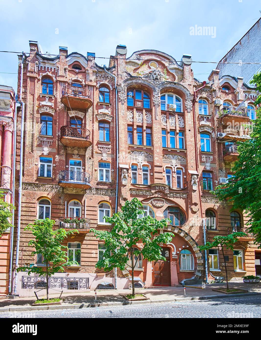 La bella facciata Art Nouveau della storica Cradle of Spirit Mansion sulla Via Gorodetsky architetto nel vecchio Kyiv, Ucraina Foto Stock
